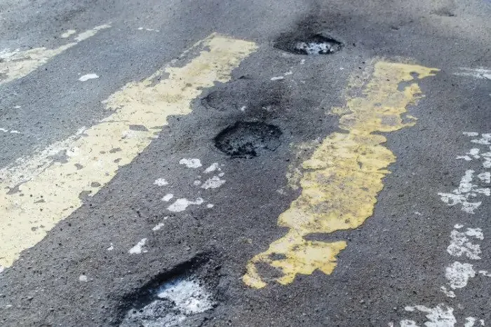 repair of cracks in asphalt