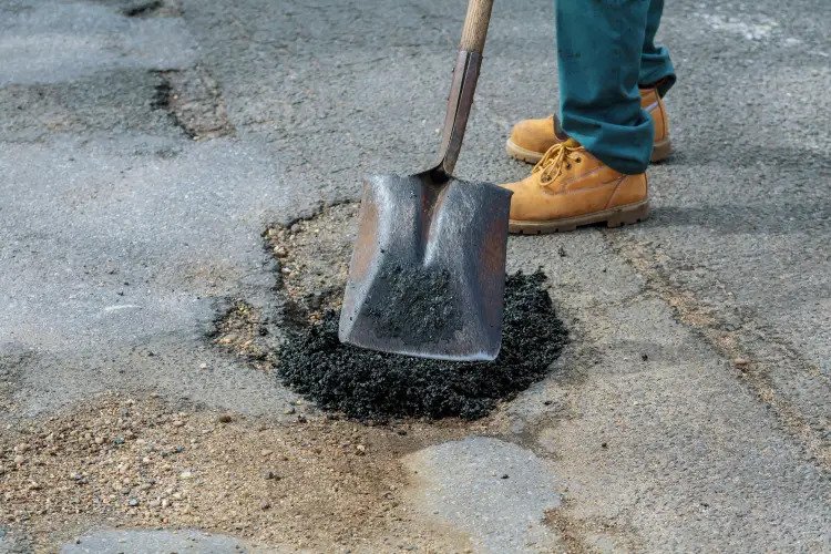 repair of cracks in asphalt