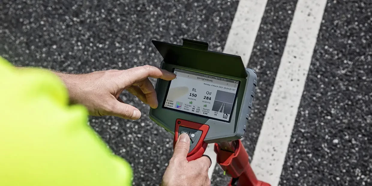 Horizontal Retroreflectometer or LTL3500 Reflectometer